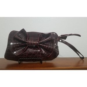 Evening wristlet clutch textured with bow purse